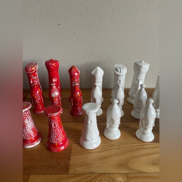 Vintage Medieval Style Porcelain Chess Pieces - 28 Pieces - Picture 4 of 5